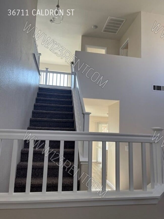 Building Photo - EAST PALMDALE 4BD/3BATH 2 STORY JUST REHAB...