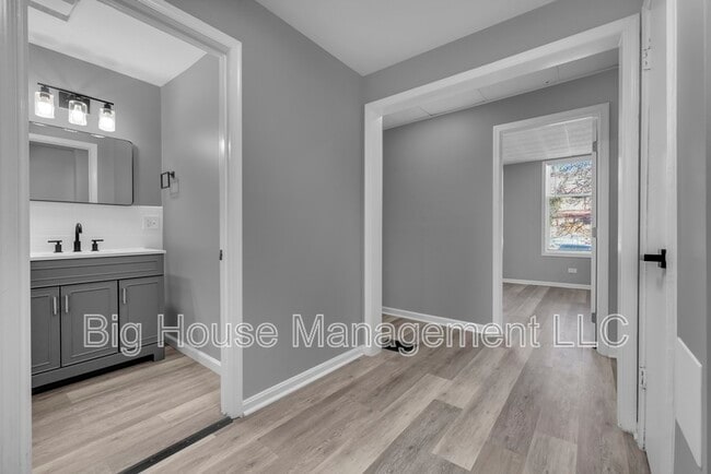 Building Photo - 1725 Hollins St