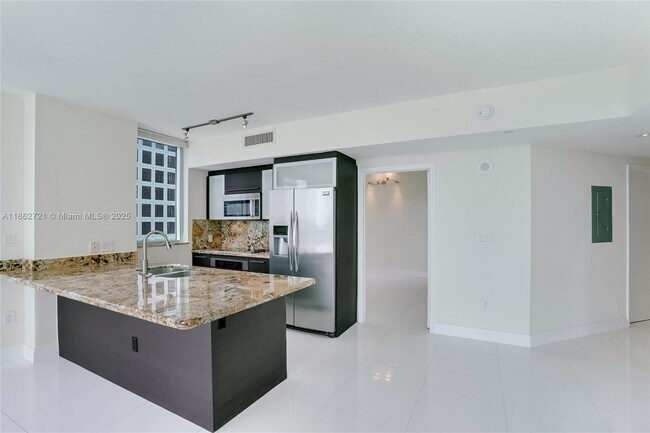 Building Photo - 500 Brickell Ave