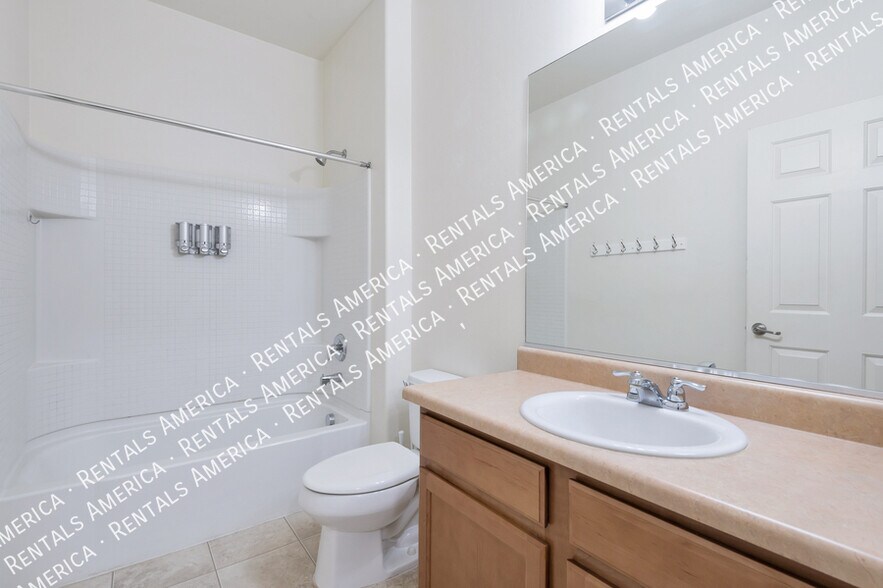Building Photo - 3323 S Lakeside Ridge Loop