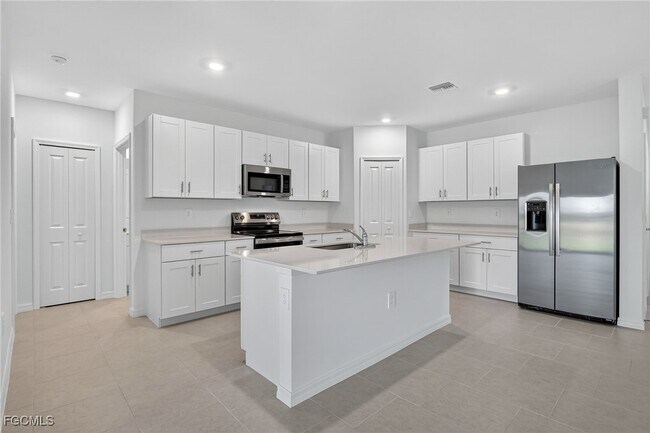 Building Photo - 19565 Fairhill Ct