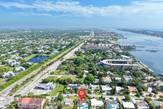 Building Photo - 632 Las Palmas Park