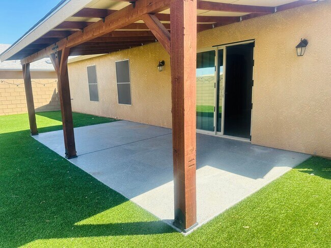 Building Photo - Modern 3-Bedroom Home with Solar Efficiency in Peaceful Mohave Valley Neighborhood