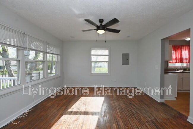 Building Photo - 501 Small St