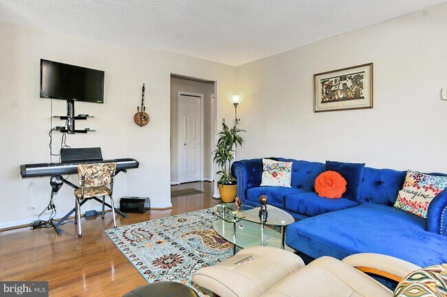 Building Photo - 1301 N Courthouse Rd