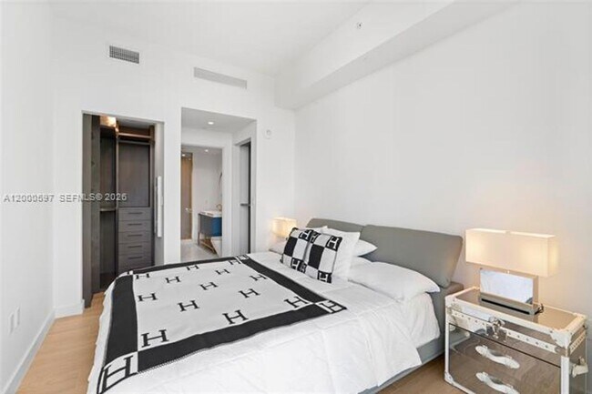 Building Photo - 2678 Tigertail Ave