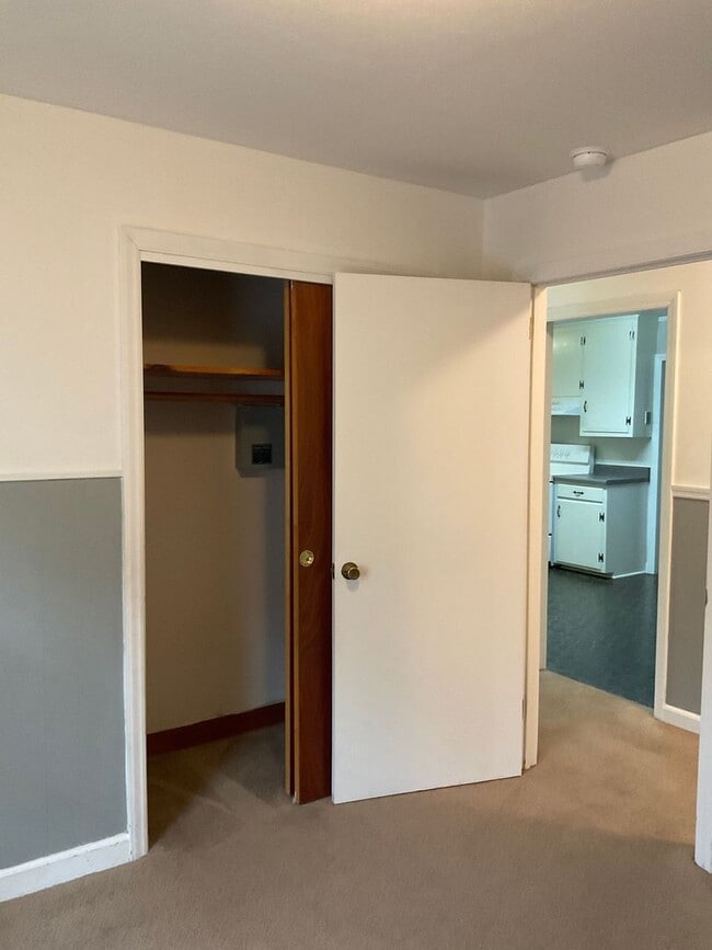 Building Photo - Available Now!!! Spacious Four bedroom home in Gastonia.