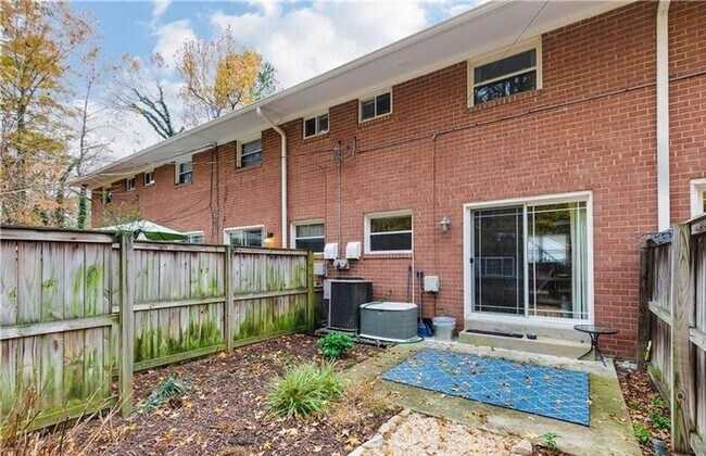 Building Photo - 3109 N Parham Rd