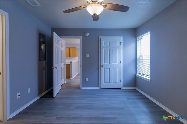 Building Photo - 3409 Toledo Dr