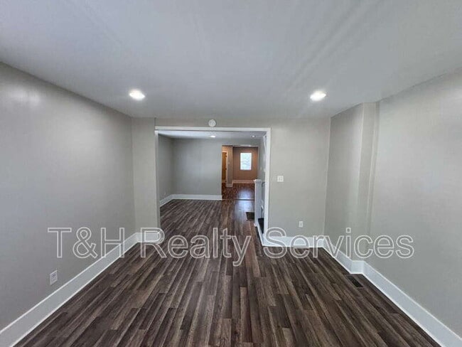 Building Photo - 3729 N Kenwood Ave