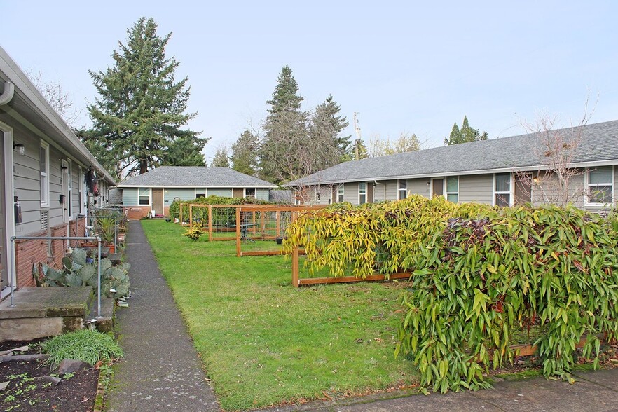 Primary Photo - 6923-6923 NE Prescott St