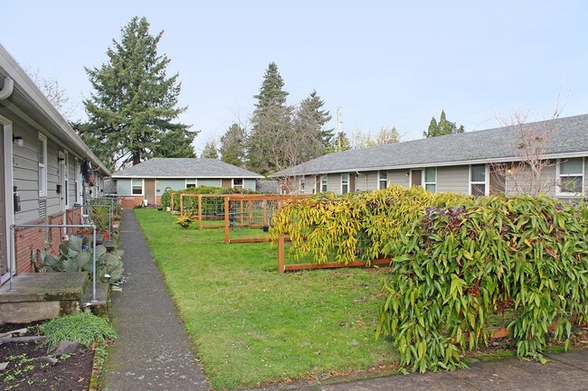 Primary Photo - 6923-6923 NE Prescott St