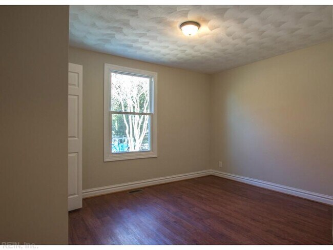 Building Photo - 4814 Killam Avenue