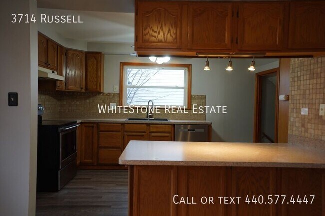 Building Photo - 3714 Russell-