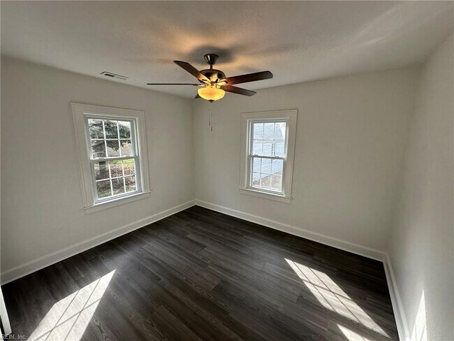 Building Photo - 131 Chesterfield Rd