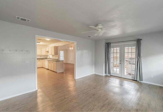 Building Photo - 1317 Bryan Pl