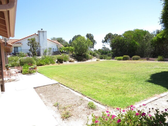 Building Photo - Fabulous Find!