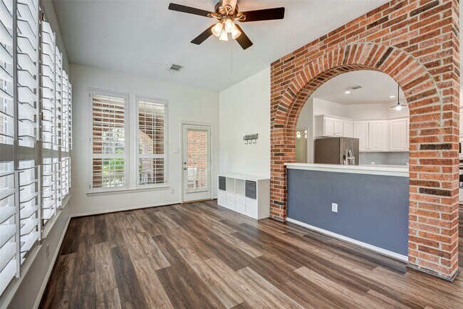 Building Photo - 203 Hazelcrest Dr