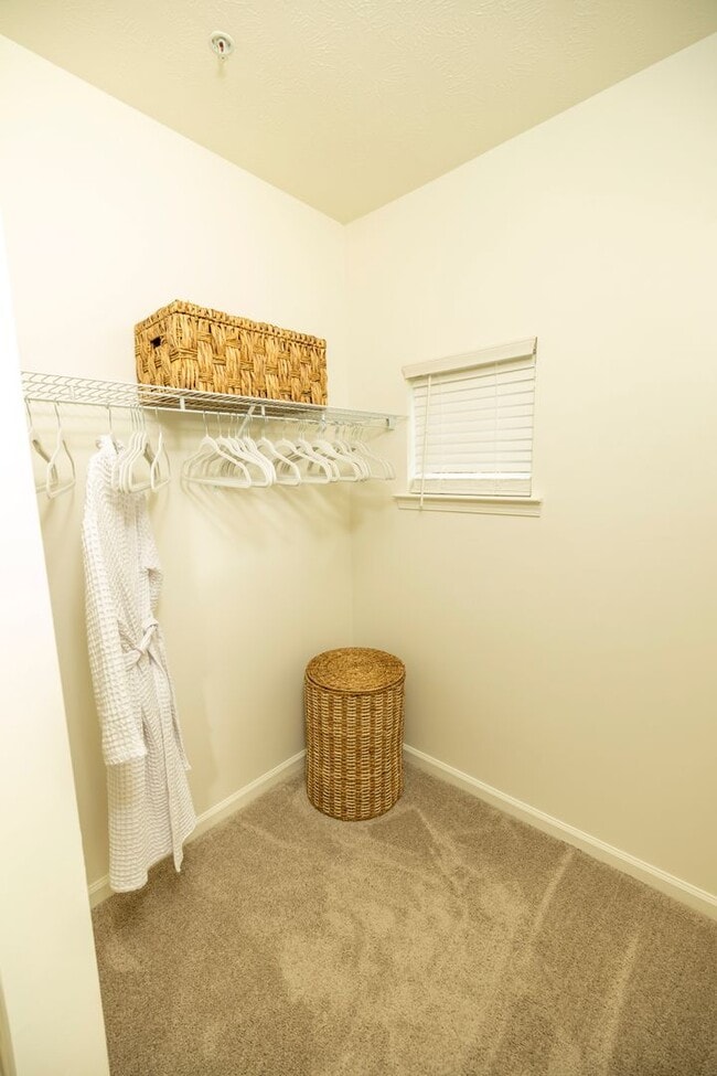 Building Photo - Beautiful 3 bed 3.5 bath Condo