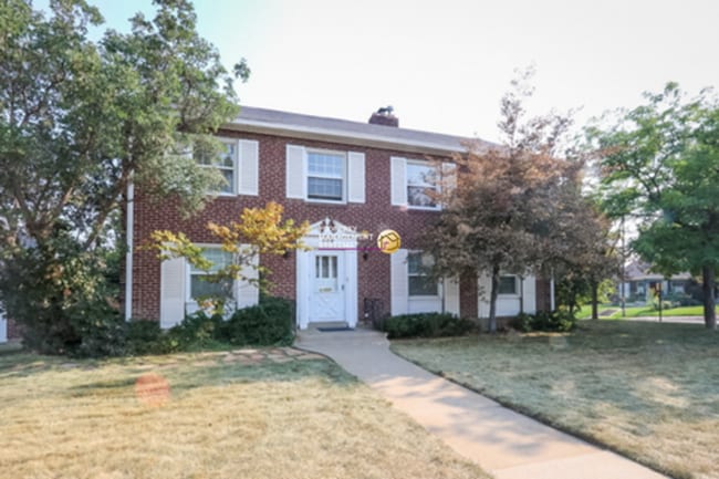 Building Photo - 258 E 10th Ave
