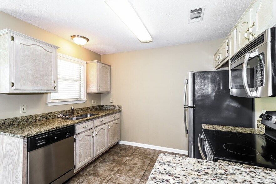 Building Photo - 9115 Park Crest Dr