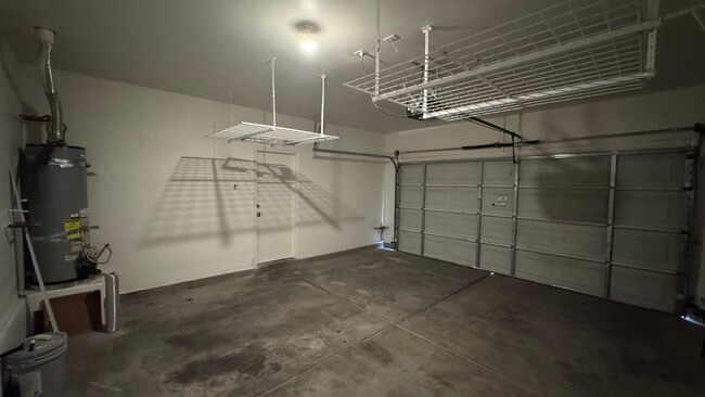 Building Photo - Gated 3 bedroom short term rental