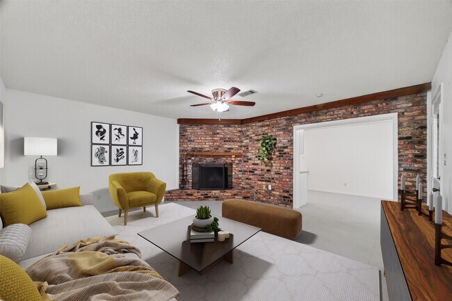 Building Photo - 15022 Chipman Ln.