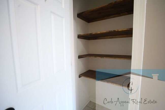 Building Photo - 4 bedroom 2 bath recently built home (Nett...