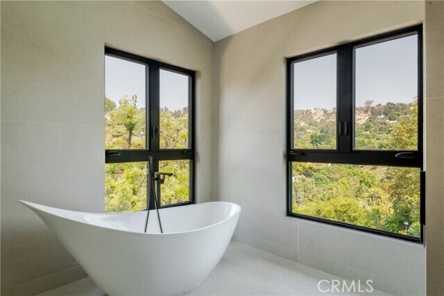 Building Photo - 2608 Zorada Dr