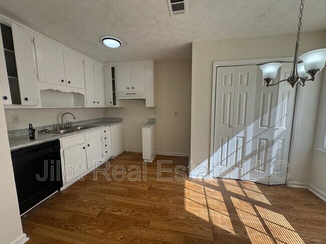 Building Photo - 5233 Ridge Forest Dr