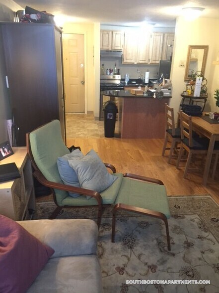 Building Photo - 385 Dorchester St