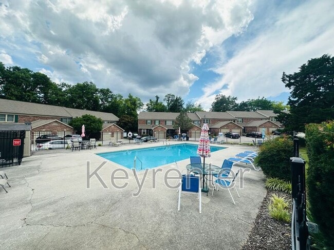 Building Photo - 132 Durwood Rd