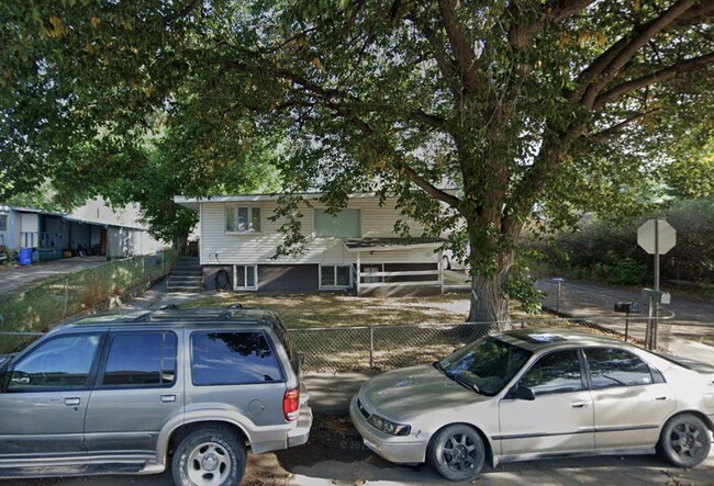 Primary Photo - 1707 MT AVE NE