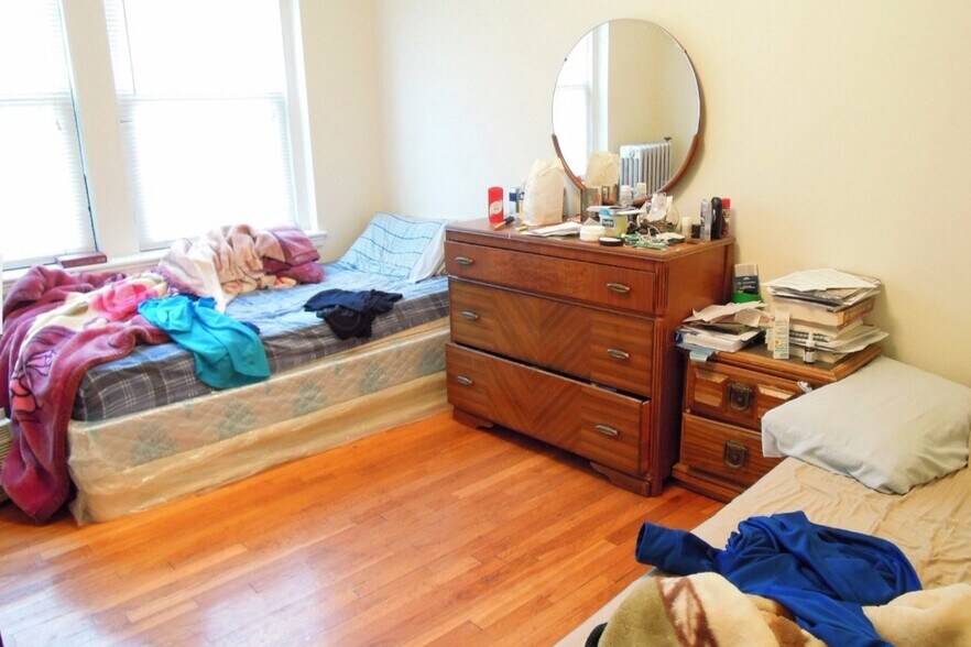 Building Photo - 347 Pleasant St