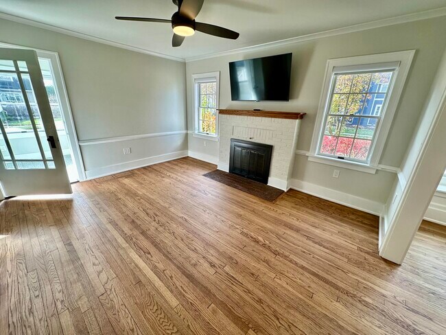 Building Photo - 992 Palmer