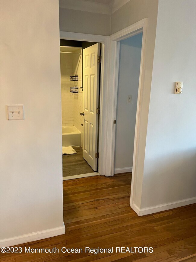 Building Photo - 304 4th Ave