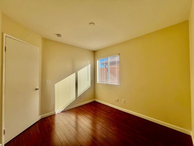 Building Photo - AVAILBLE NOW!! LOVELY 3-bedroom 2 bath Home in Indio!