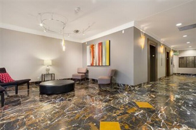 Building Photo - $250 off first month's rent!!!! Highly des...