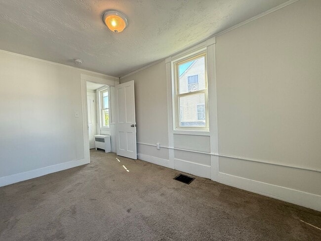 Building Photo - 208 Main St