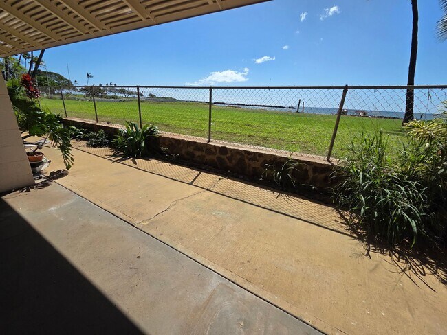 Building Photo - Ground floor Beach front Studio - Pokai Bay Beach Cabanas