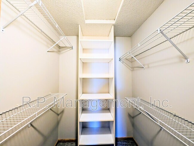 Building Photo - 14254 Estates Ave