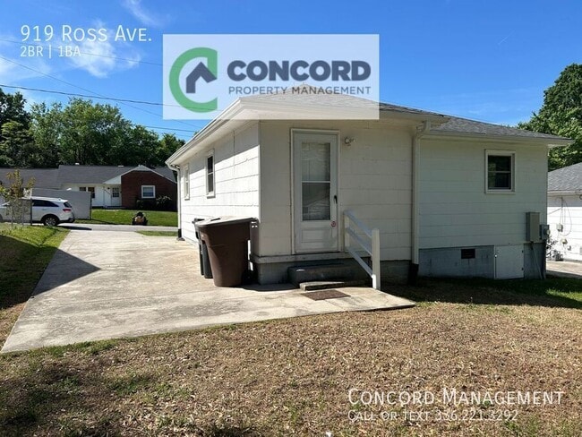 Building Photo - 919 Ross Ave