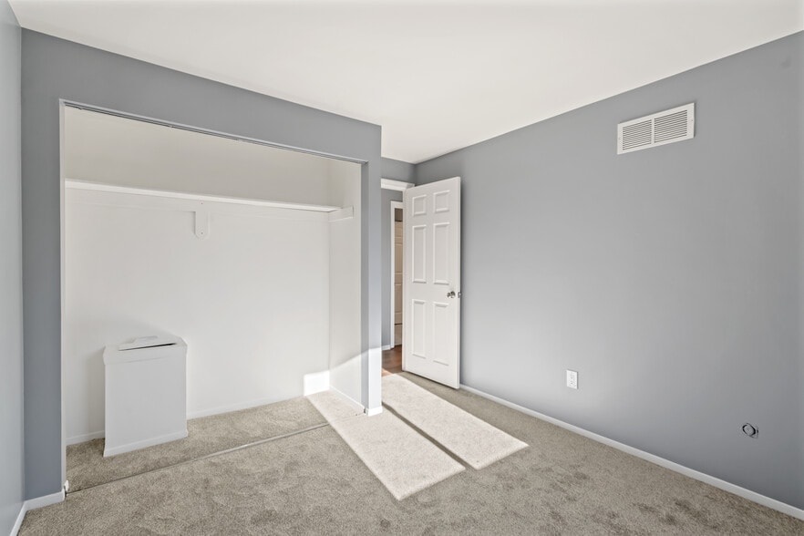 Building Photo - 238 Woodbridge Dr