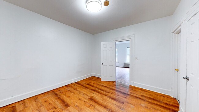 Building Photo - Spacious, Fully Renovated 3BR in Prime Eas...