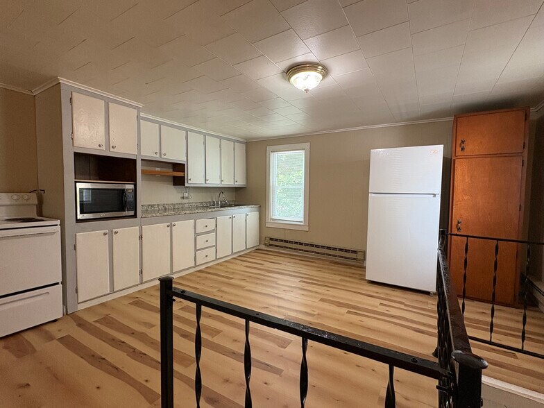 Kitchen - 8 Pine St