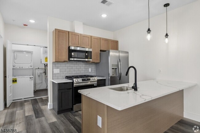 Building Photo - 448 S Orange Ave