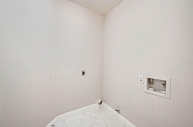 Building Photo - 6802 Glenray Dr