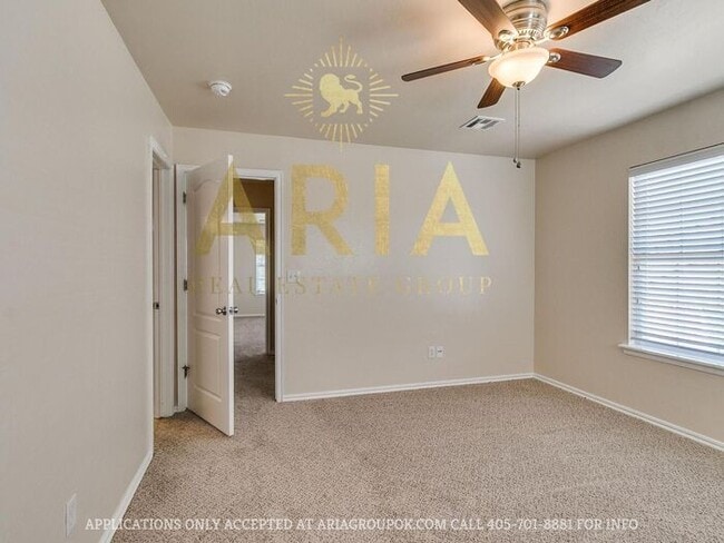 Building Photo - Spacious 2 Bed/1.5 Bath Norman Townhome Av...