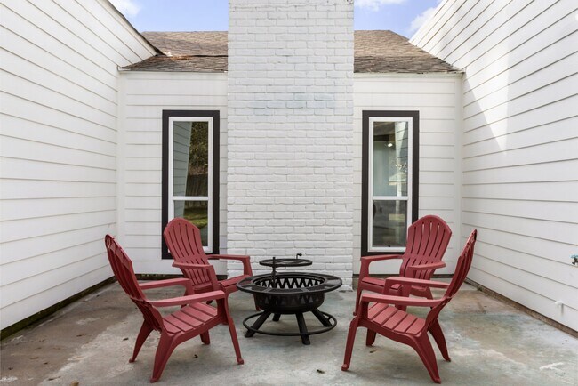 Building Photo - 15126 Forest Lodge Dr