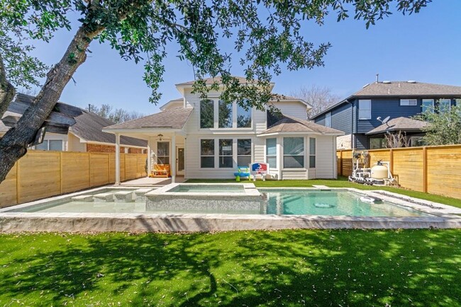 Building Photo - 10313 Big Thicket Dr